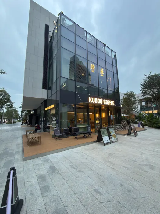 Kuddo Coffee glass-cube exterior with outdoor deck